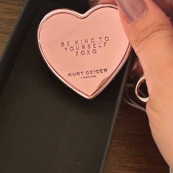 Kurt Geiger Sparkling Pink Heart Key Holder - Picture 6 of 7
